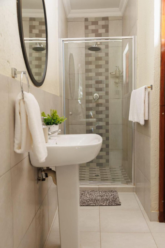 Bathroom 2, Lions View Accommodation, Ehlanzeni