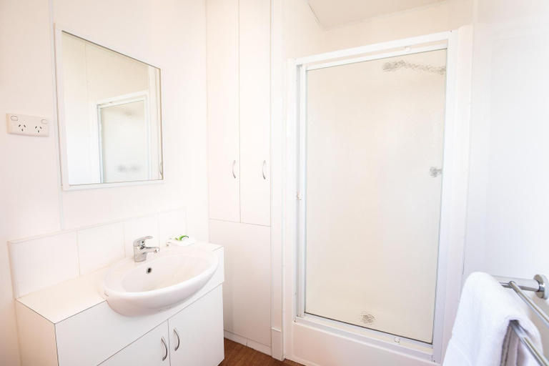 Bathroom 4, Geelong Holiday Park, South Barwon - Inner