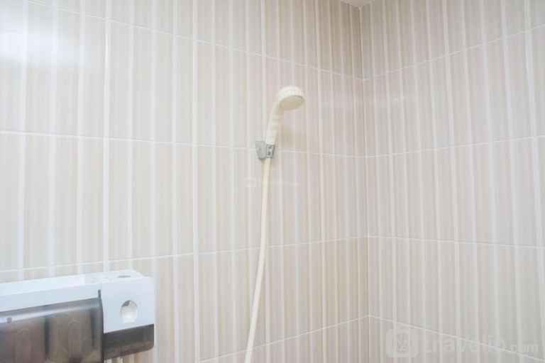 Bathroom 3, Comfy and Tidy Studio at Cinere Resort By Travelio, Depok