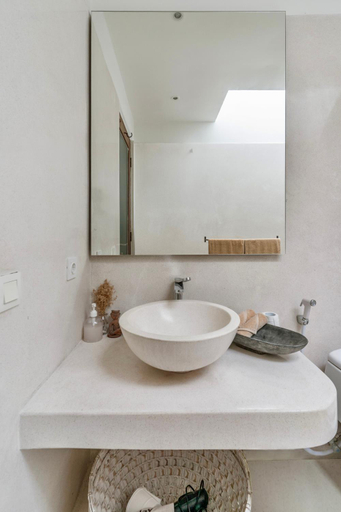 Bathroom 3, Villa Alba, Berawa, Large Private 4BR Villa Near the Beach, Badung