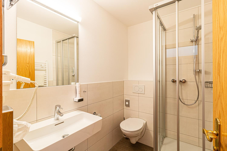 Bathroom 5, Hotel Gasthof Neuwirt, Miesbach