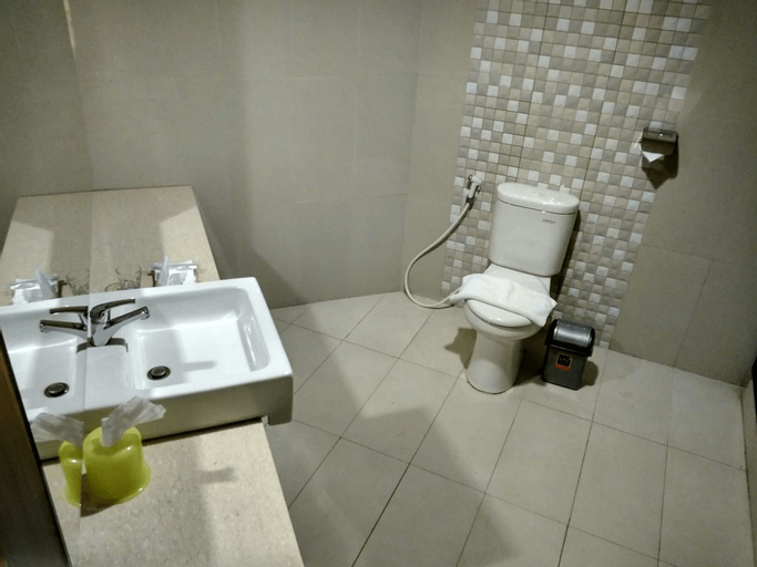 Bathroom 12