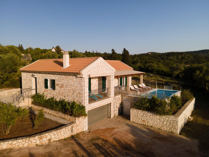 4, Stone Villa Eriphyle ,private with sunset view!!, Ionian Islands