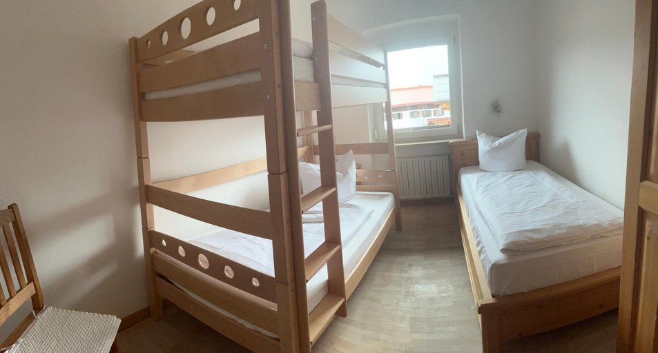 Bedroom 4, Hotel Lowen, Traunstein