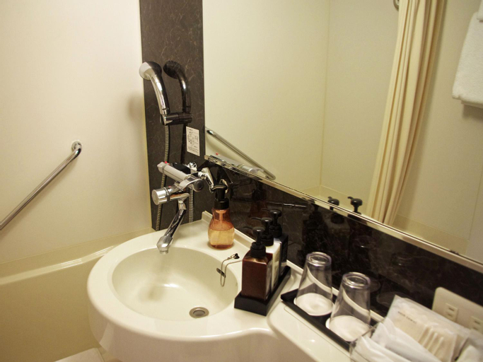 Bathroom 4