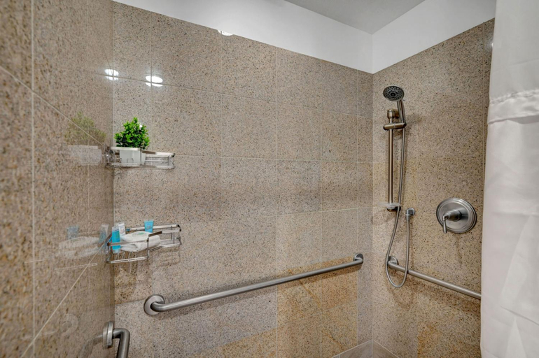 Bathroom 4, Royal Oasis Suite at Platinum Hotel-Strip Views, Clark