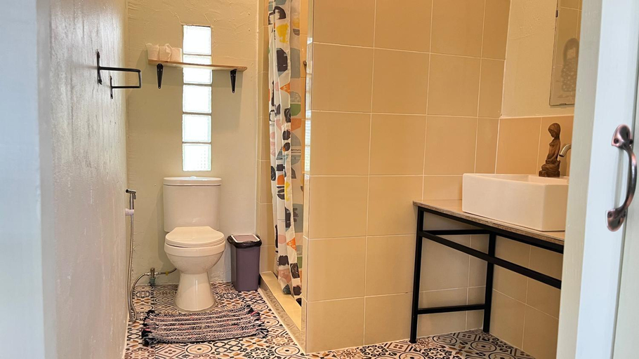 Bathroom 3, Bannamhoo Bungalow, Pai