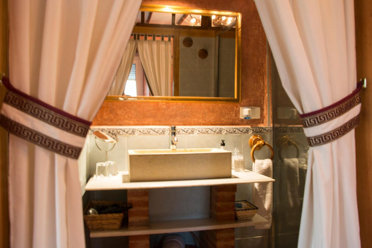 Bathroom 3, Hotel Rural La Rosa de los Tiempos, León