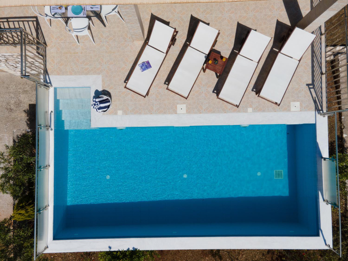 5, Stone Villa Eriphyle ,private with sunset view!!, Ionian Islands