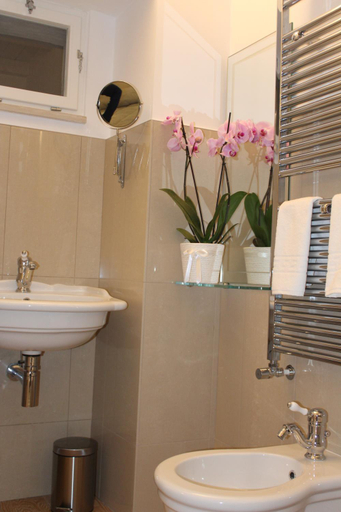Others 5, B&B Palazzo Rochira, Taranto