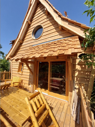 Exterior 1
