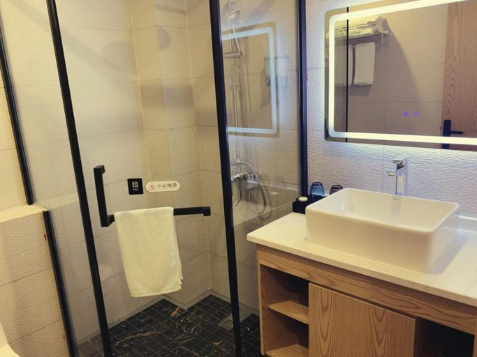 Bathroom 3, GreenTree Inn Express Jiangsu Suqian Shuyang County Bus Station, Suqian