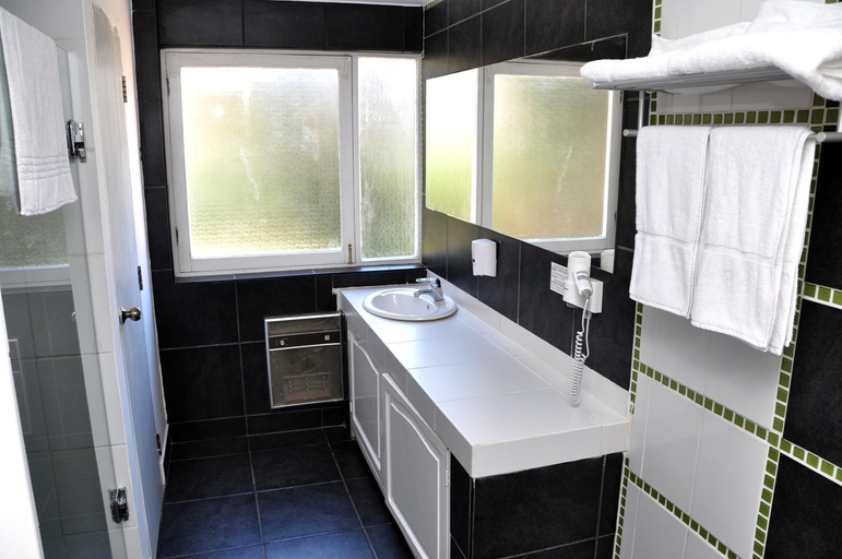 Bathroom 3, Bolivian Rooms & Suites (Zona Sur), Pedro Domingo Murillo