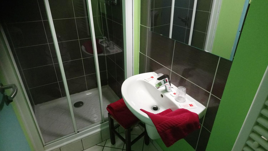Bathroom, Hôtel de la Poste, Jura