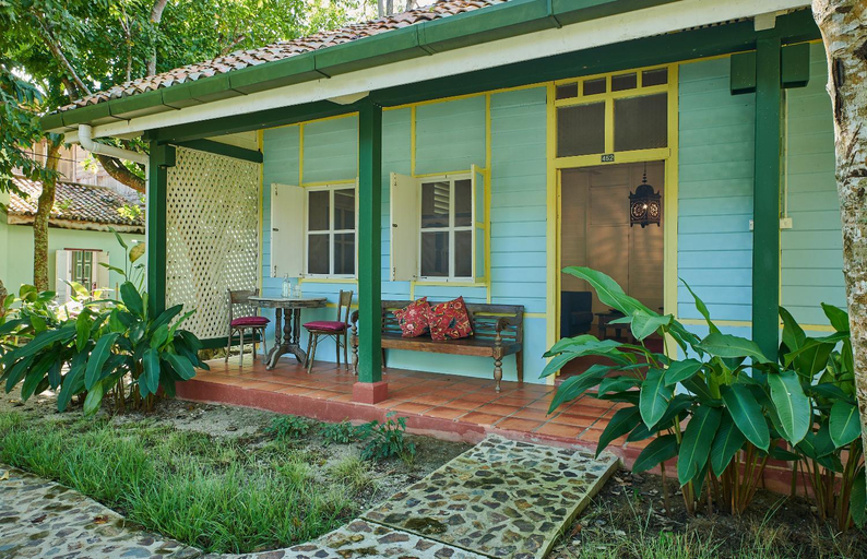 Exterior 10