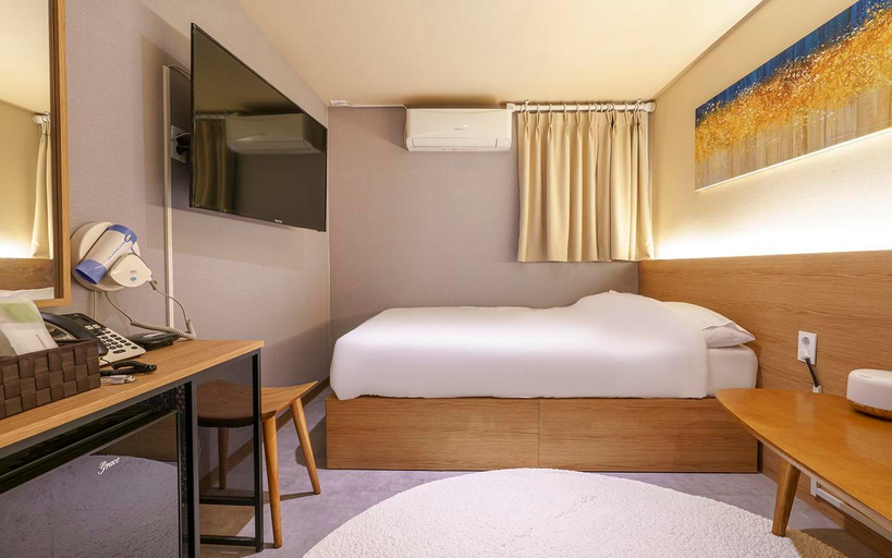 Bedroom 2, Seoul Station Safety Field, Jung