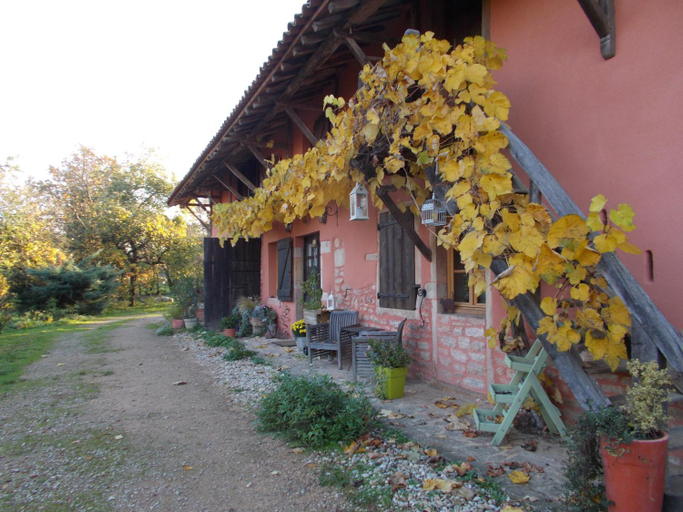 Exterior 6