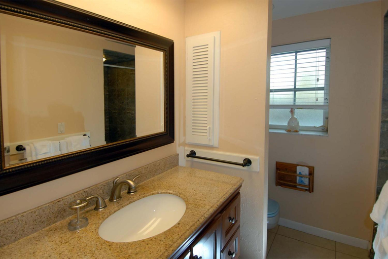 Others 2, Seahorse Cottages - Adults Only, Lee