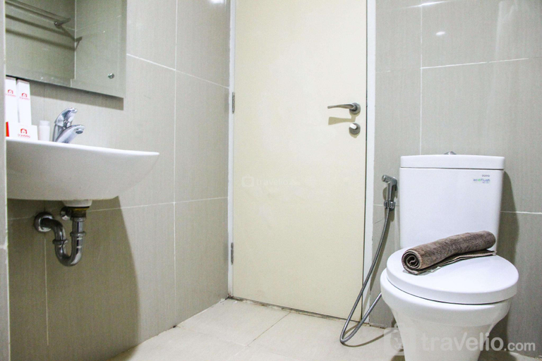 Bathroom, Pool View Studio Apt Ara Residence By Travelio, Tangerang