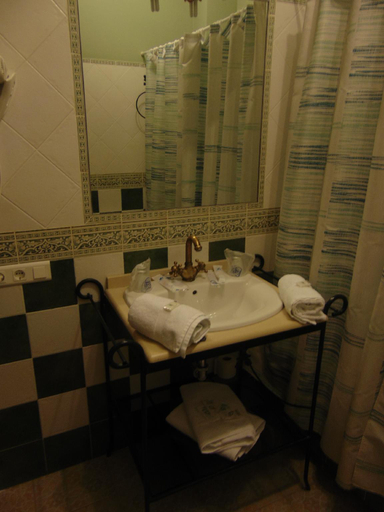 Bathroom 4, Hotel Sierra de Araceli, Córdoba