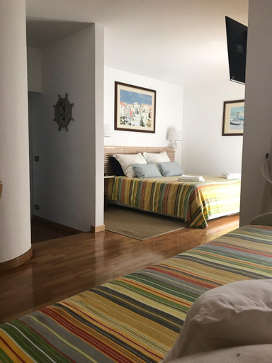 Others 4, Relais Serapo, Latina