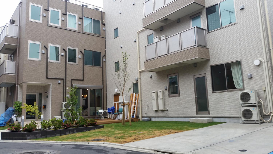 Exterior 5