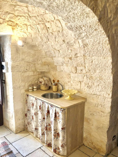 Others 4, Trulli Caroli, Taranto