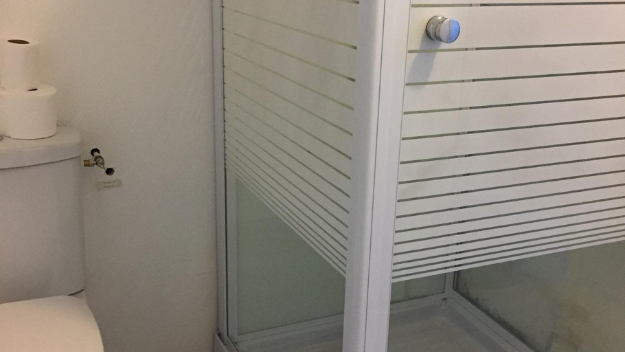 Bathroom 10