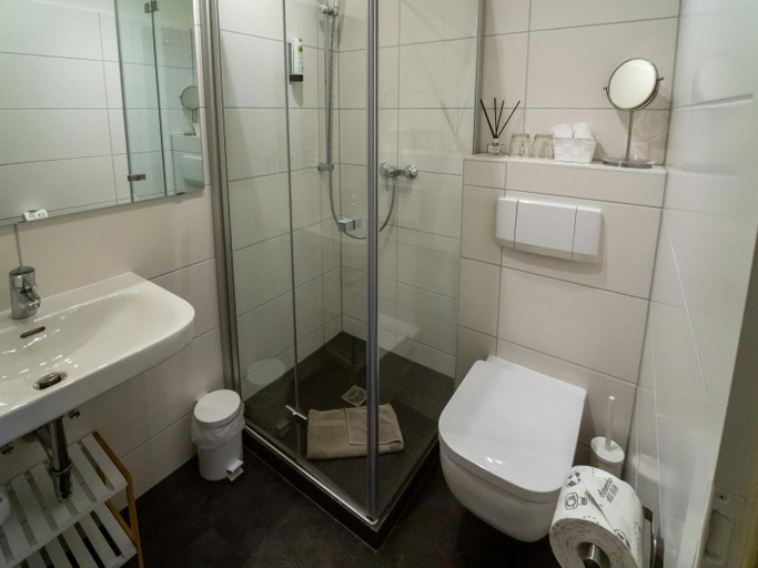 Bathroom 5, Boutique Hotel Villa Monika, Nordfriesland