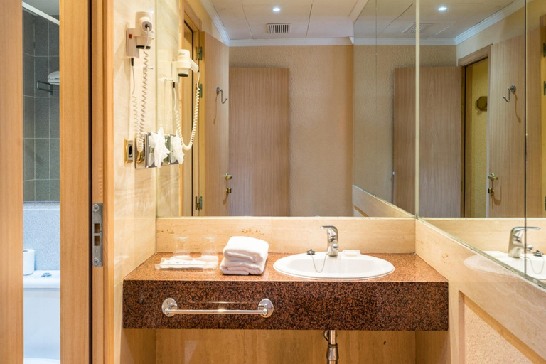 Bathroom 4, BLUESEA Costa Bastian, Las Palmas