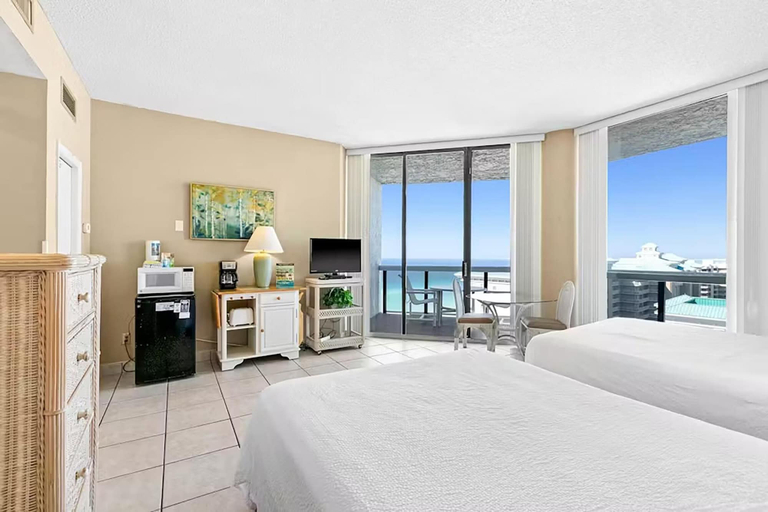 Bedroom 1, Surfside Resort #1508b, Walton