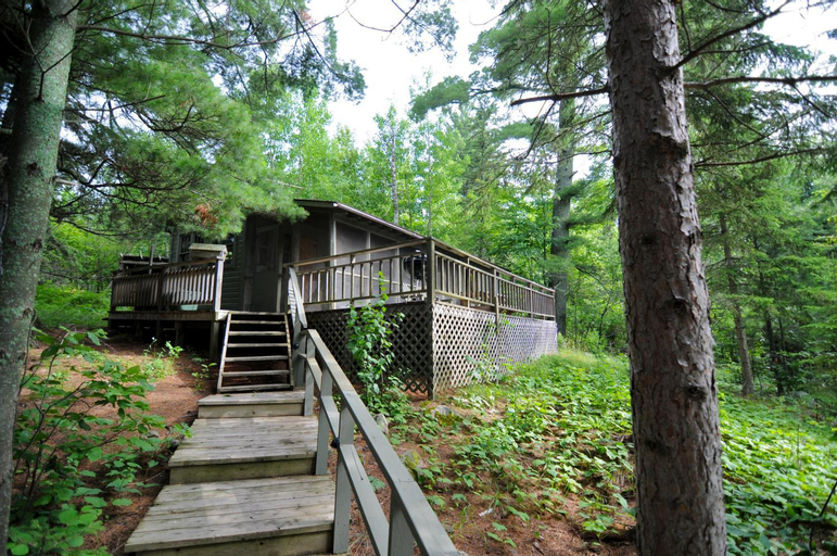 Ludlow's Island Resort, Saint Louis