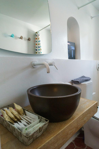 Bathroom, LIVIN Hydra Garden Suite, Attica