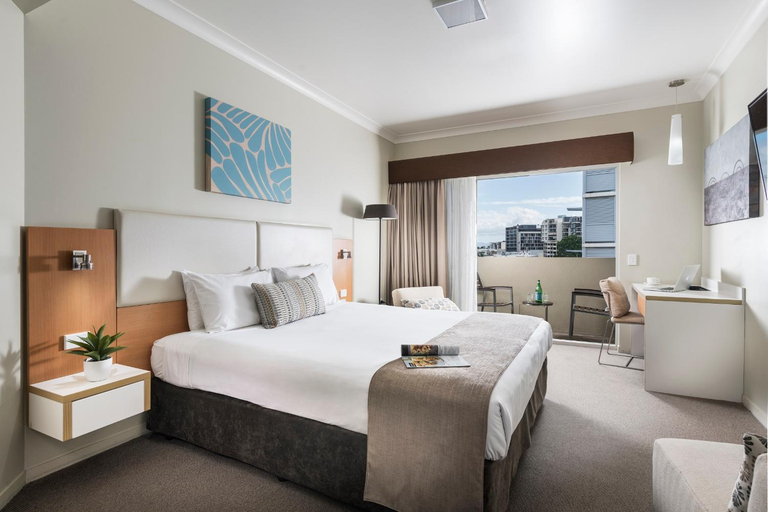 Bedroom 3, Grand Hotel and Apartments Townsville, South Townsville