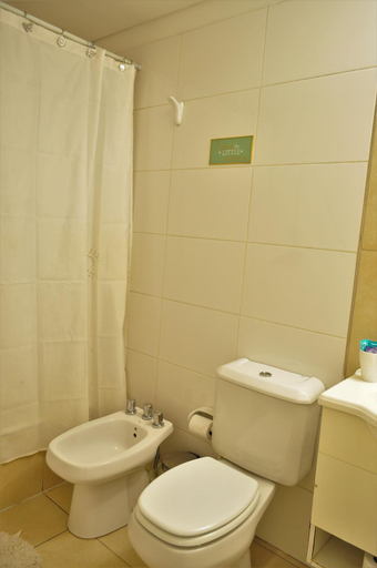 Bathroom 2, Uvas Apart Hotel, Capital