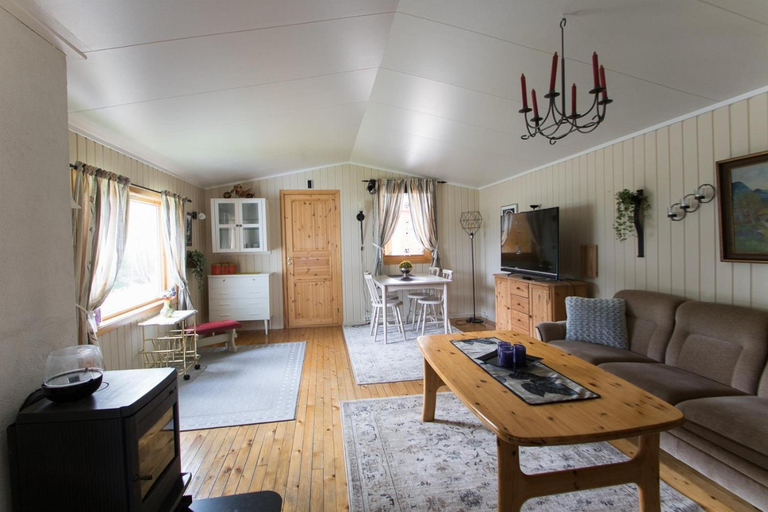 Others 4, Midt Troms Perle, Lenvik