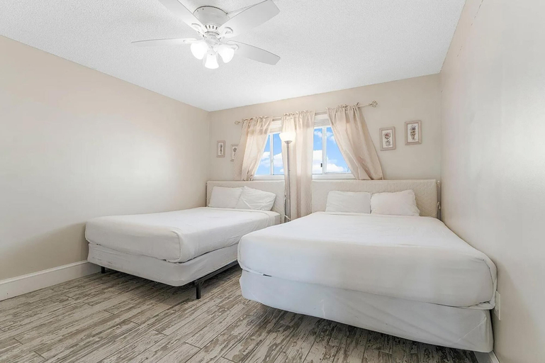 Bedroom 3, Regency Towers 1212, Bay