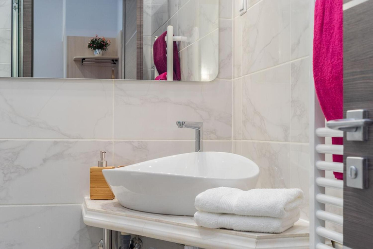 Bathroom 3, Global Suites Budapest, Budapesti