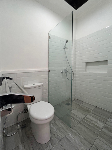 Bathroom 7