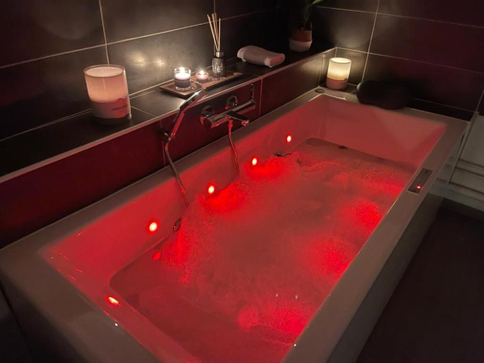 Bathroom 3, Suites Mana - La Perle des Isles , Superbe maison Art deco avec balneotherapie, Ardennes