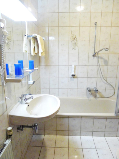 Bathroom 4, "hotel Restaurant Böck ""roter Hahn""", Sankt Pölten