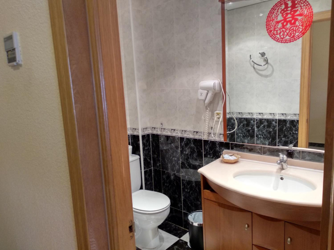 Bathroom 4, Hotel Sierra Oriente, Madrid