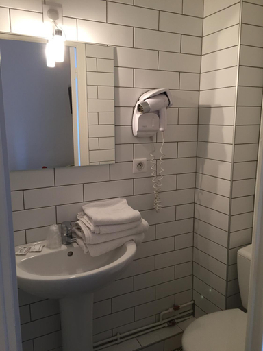 Bathroom 3, Au Patio Morand, Rhône