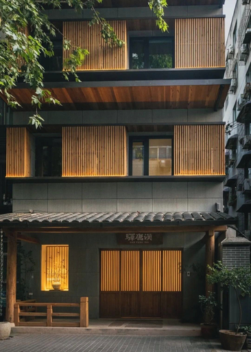 Exterior & Views