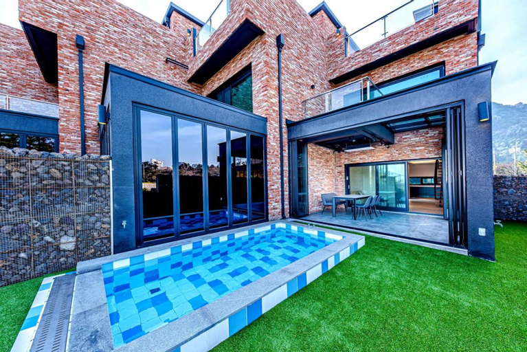 Swimming Pool 4