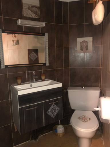 Bathroom 3, Hotel restaurant le delta, Bouches-du-Rhône