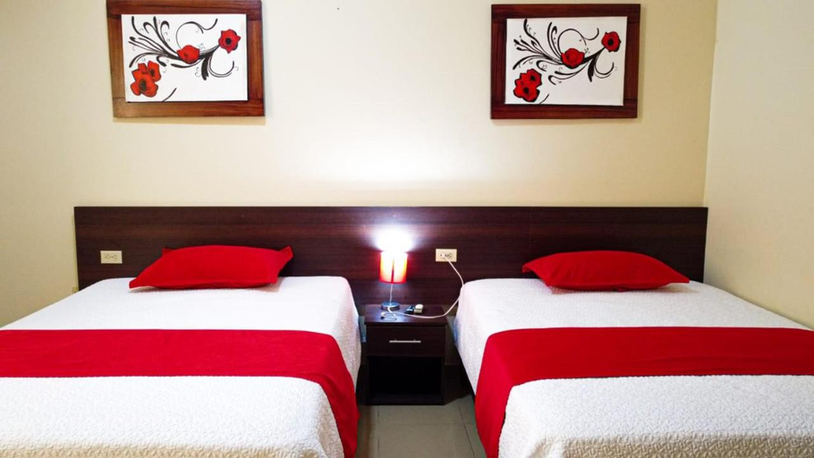 Others 2, Hotel Pikeiro Blue, Manta