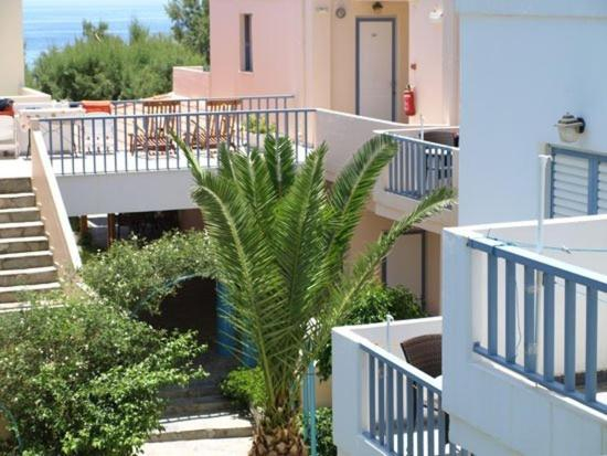 Others 5, Santa Irene, Crete