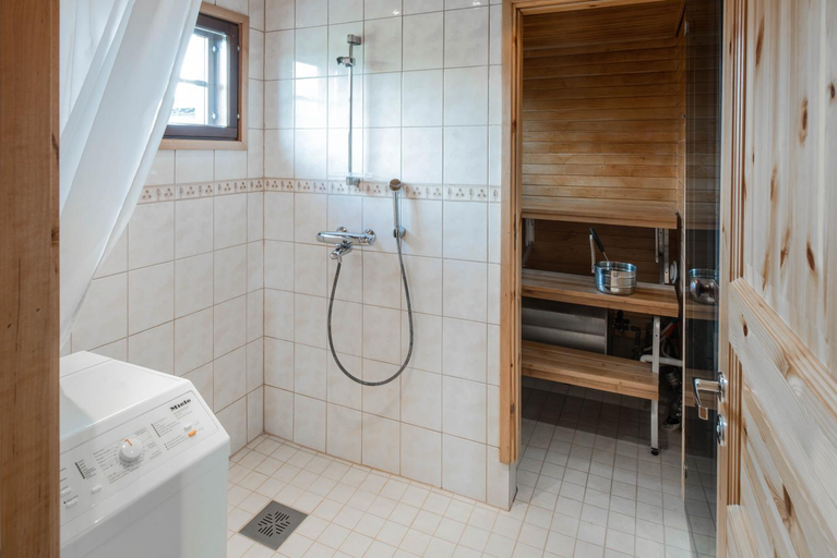 Bathroom 4, Tundrea Holiday Resort, Lapland