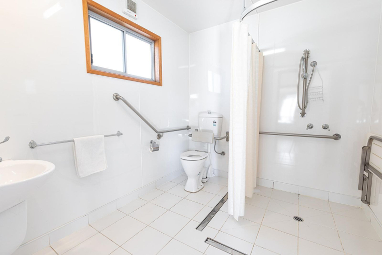 Bathroom 4, Geelong Holiday Park, South Barwon - Inner